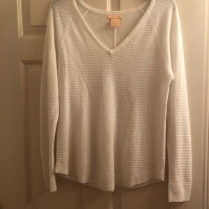 Soft and trendy white knitted sweater!
